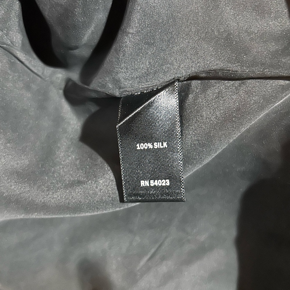 100% Silk - Picture 4 of 4